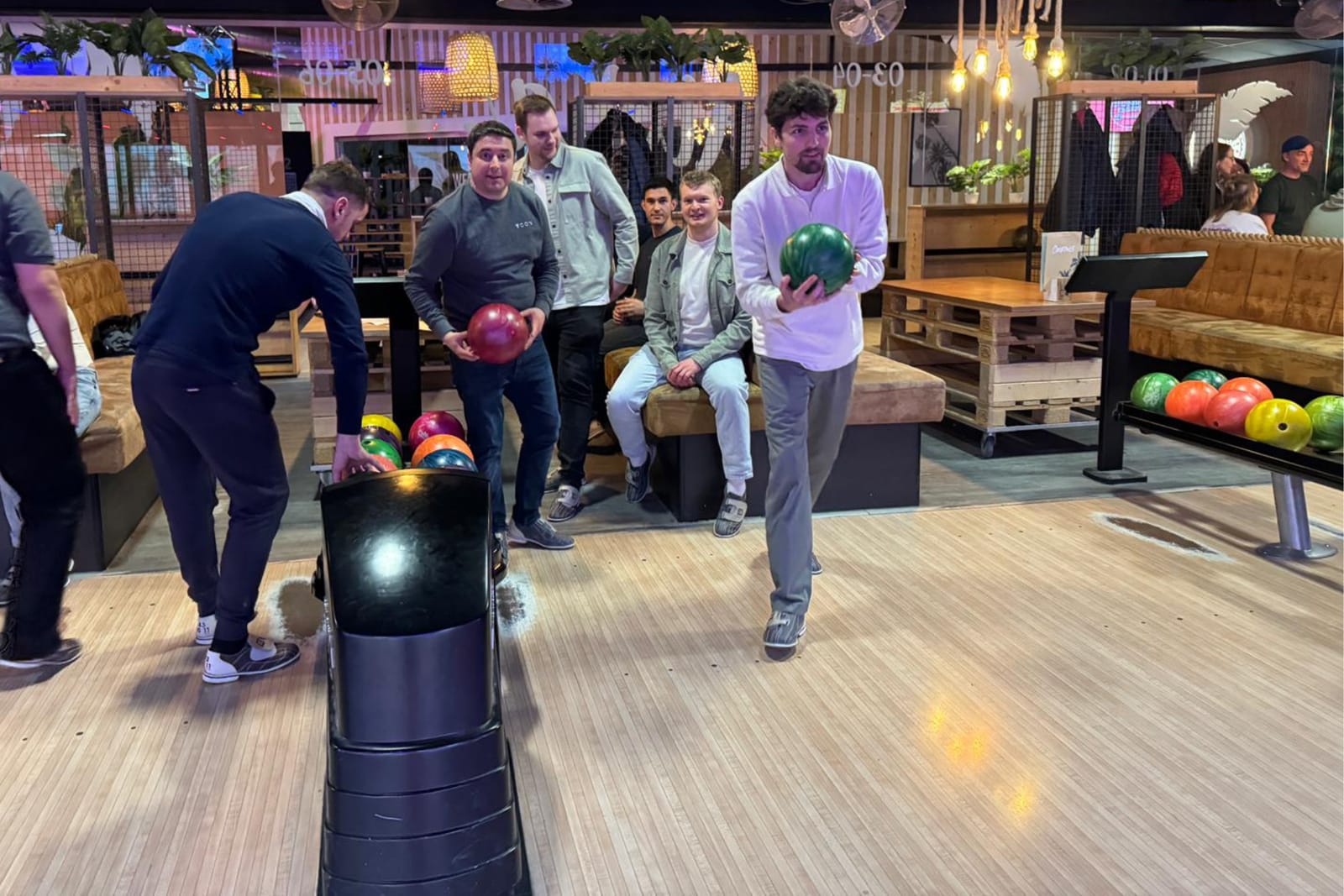 Teamevent: Bowling und Abendessen im Mauritius